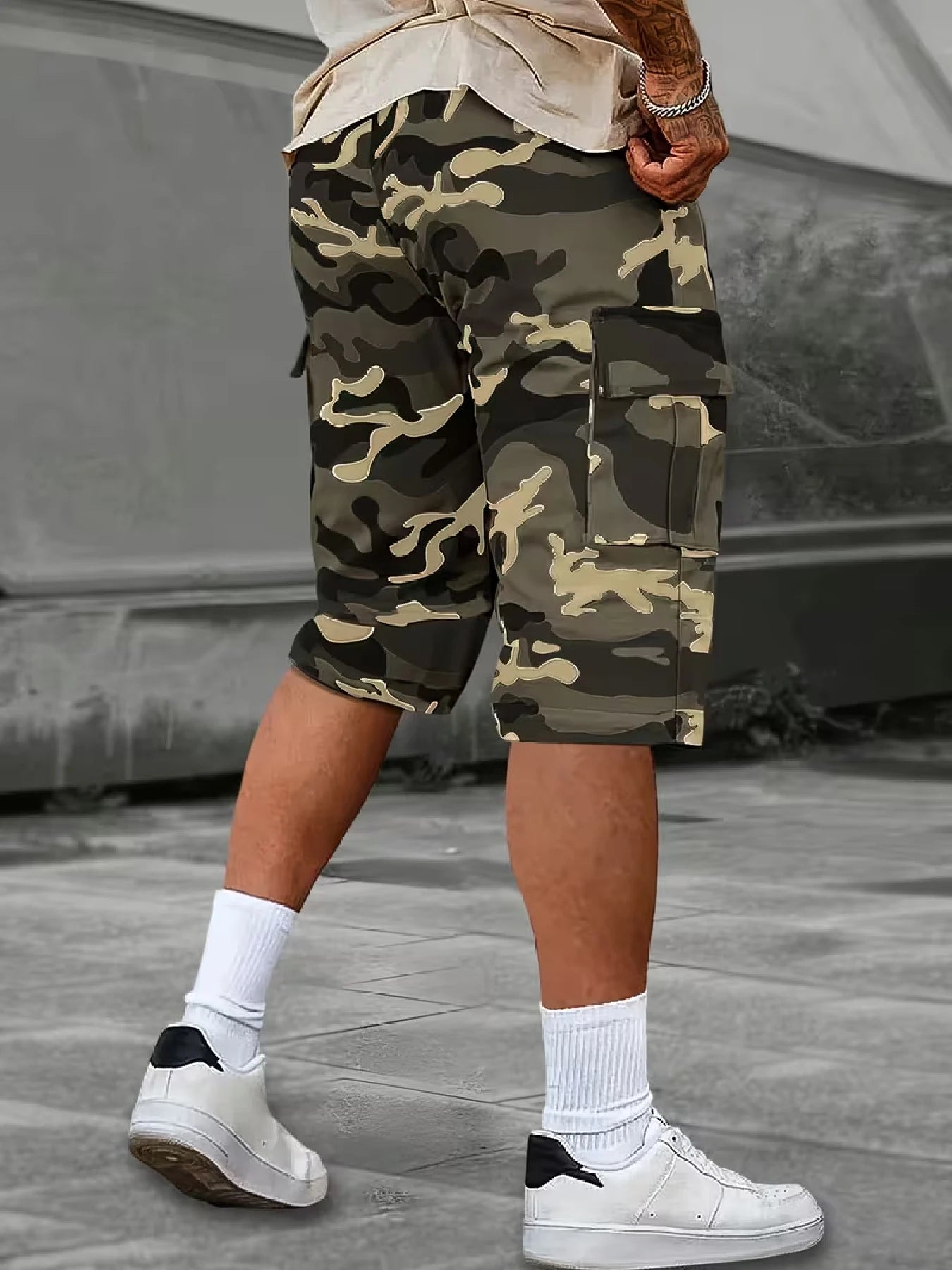 Herren Casual Cargo-Shorts — Allover-Print, nicht dehnbarer Webstoff. Verfügen über einen doppelten elastischen Bund und ein Kordelzug-Design; A