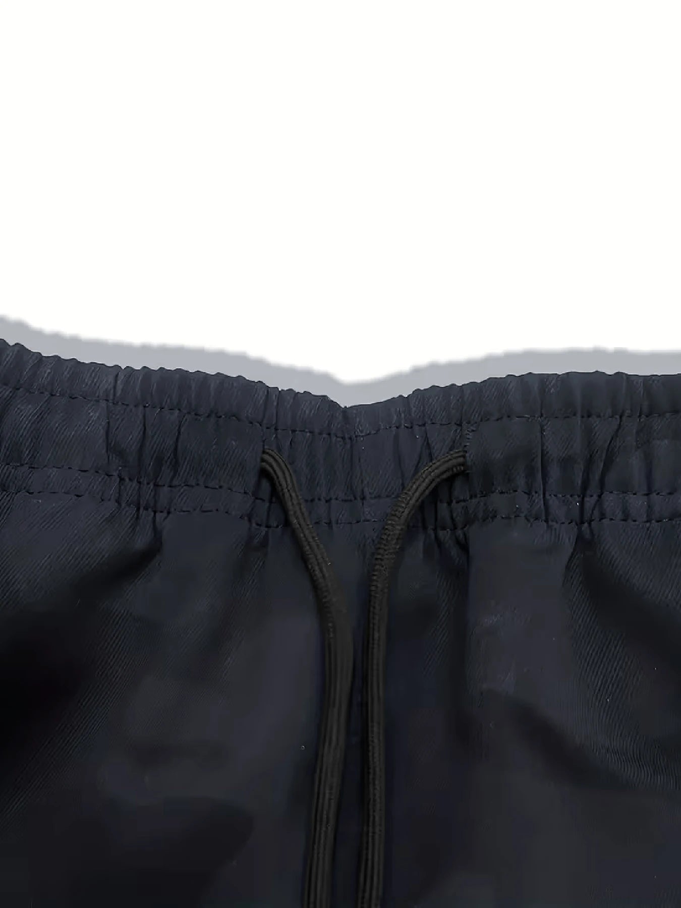 Herren Casual Cargo-Shorts — Allover-Print, nicht dehnbarer Webstoff. Verfügen über einen doppelten elastischen Bund und ein Kordelzug-Design; A
