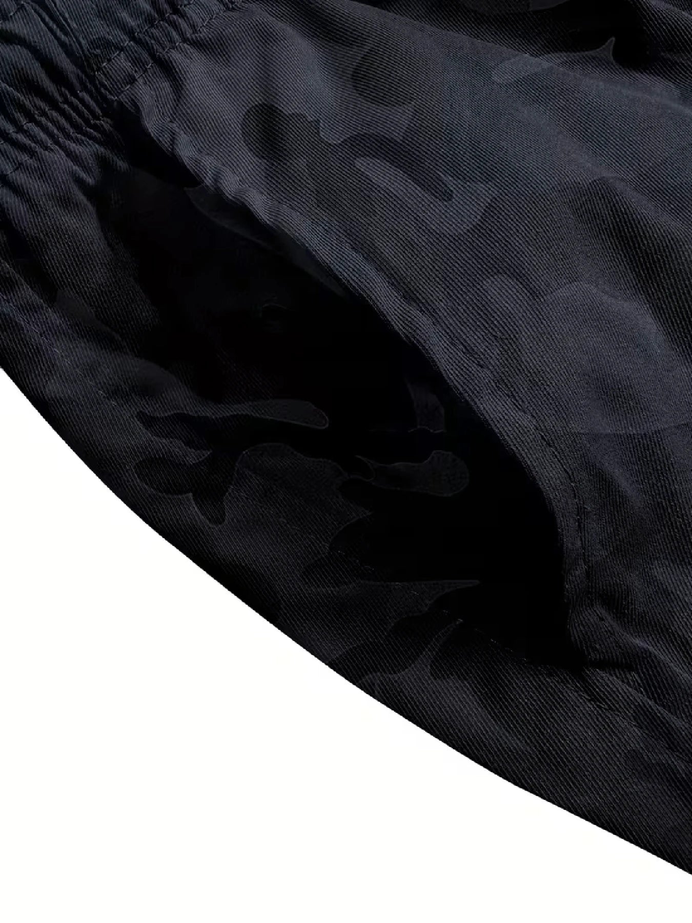 Herren Casual Cargo-Shorts — Allover-Print, nicht dehnbarer Webstoff. Verfügen über einen doppelten elastischen Bund und ein Kordelzug-Design; A