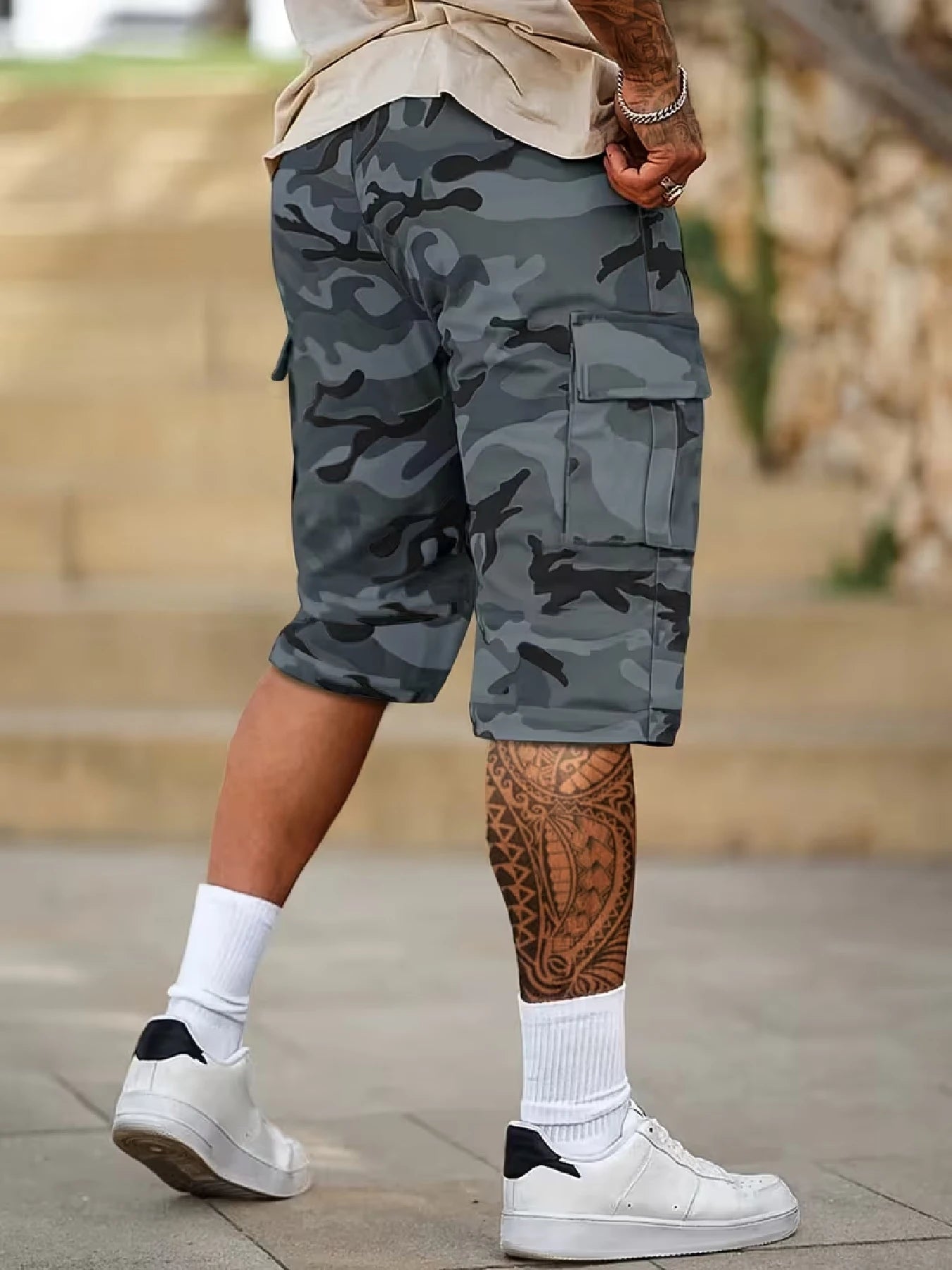 Herren Casual Cargo-Shorts — Allover-Print, nicht dehnbarer Webstoff. Verfügen über einen doppelten elastischen Bund und ein Kordelzug-Design; A