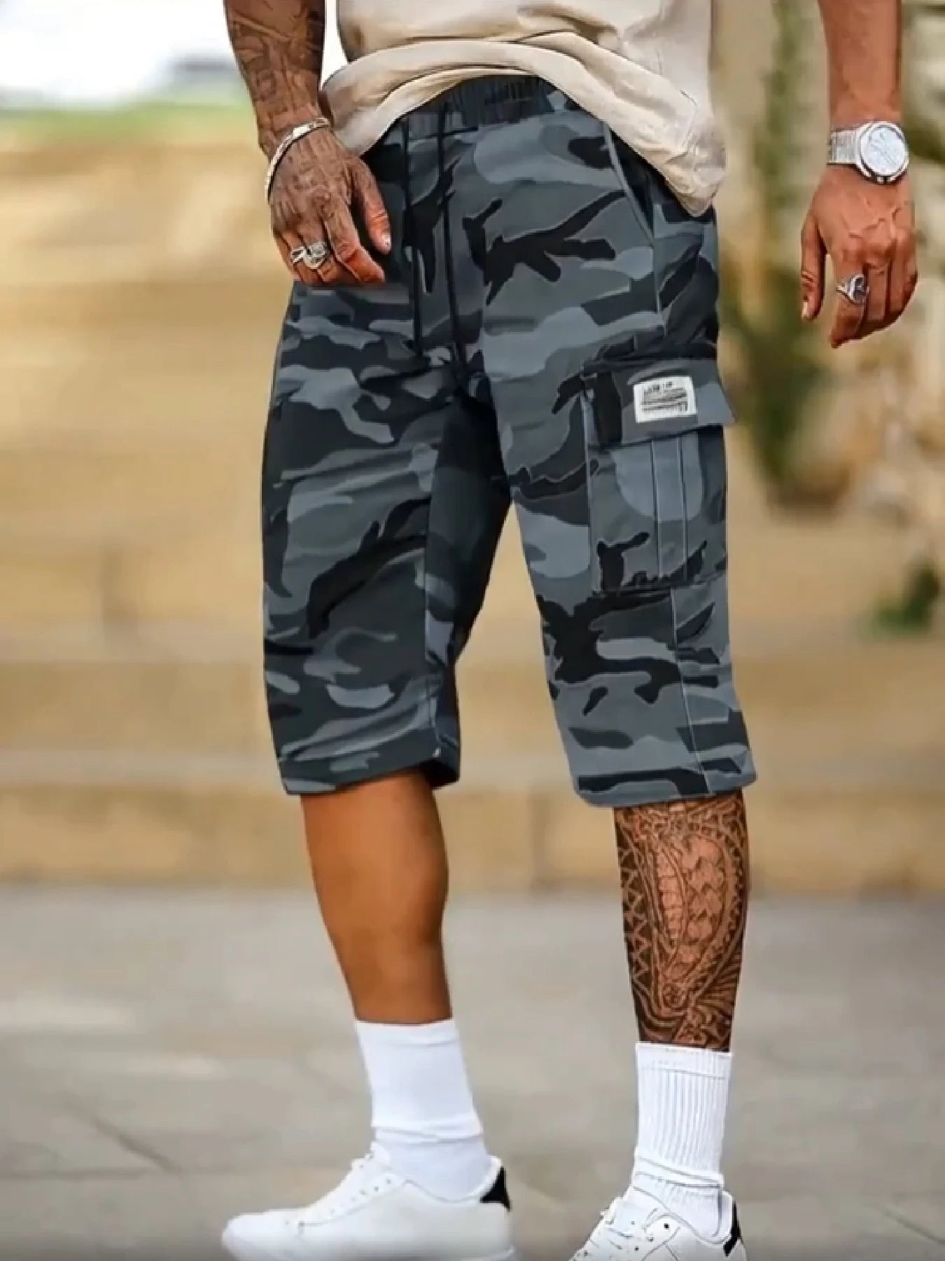 Herren Casual Cargo-Shorts — Allover-Print, nicht dehnbarer Webstoff. Verfügen über einen doppelten elastischen Bund und ein Kordelzug-Design; A