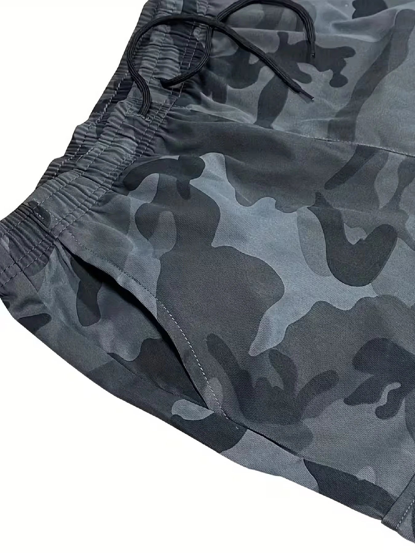 Herren Casual Cargo-Shorts — Allover-Print, nicht dehnbarer Webstoff. Verfügen über einen doppelten elastischen Bund und ein Kordelzug-Design; A