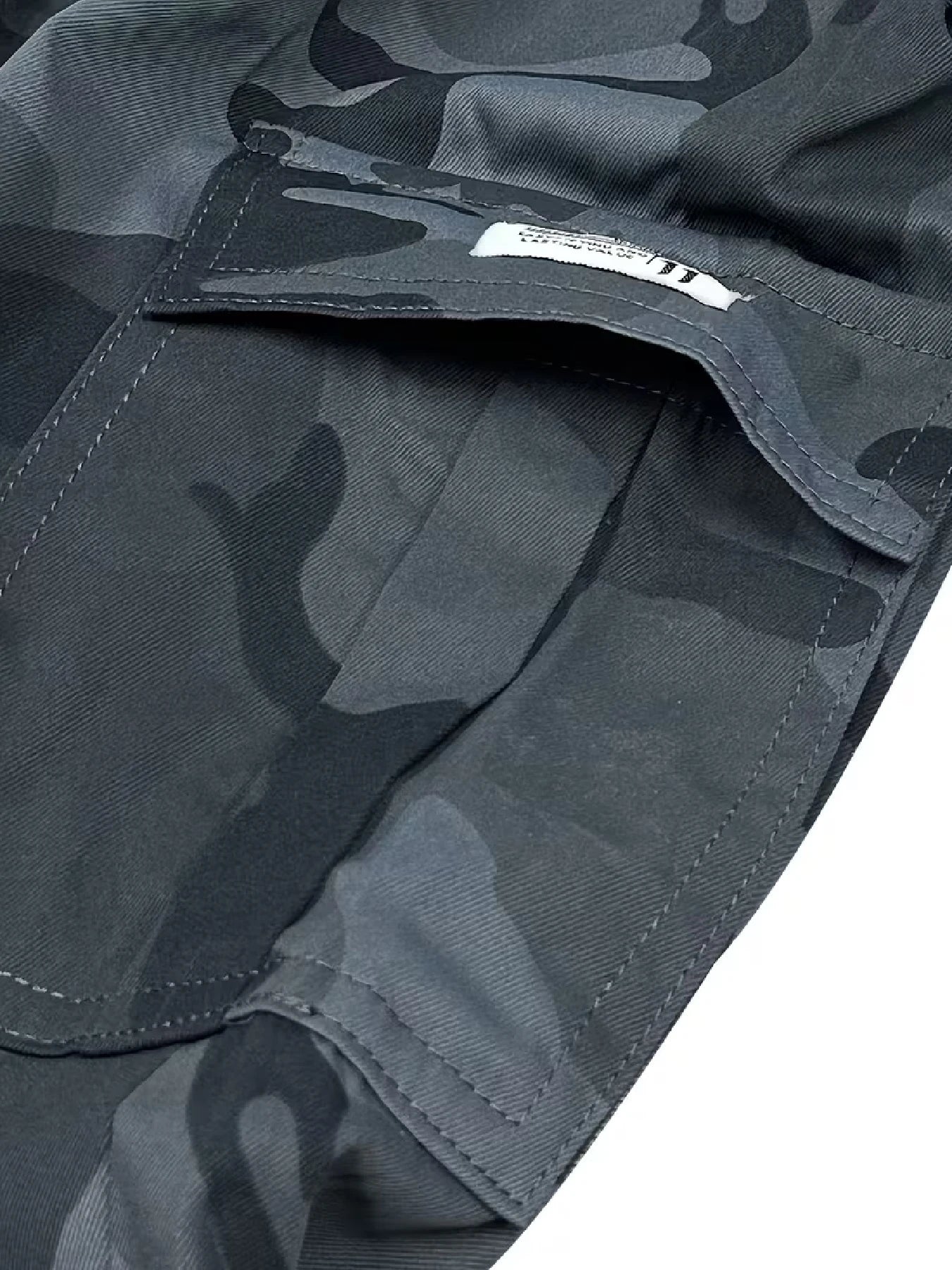 Herren Casual Cargo-Shorts — Allover-Print, nicht dehnbarer Webstoff. Verfügen über einen doppelten elastischen Bund und ein Kordelzug-Design; A