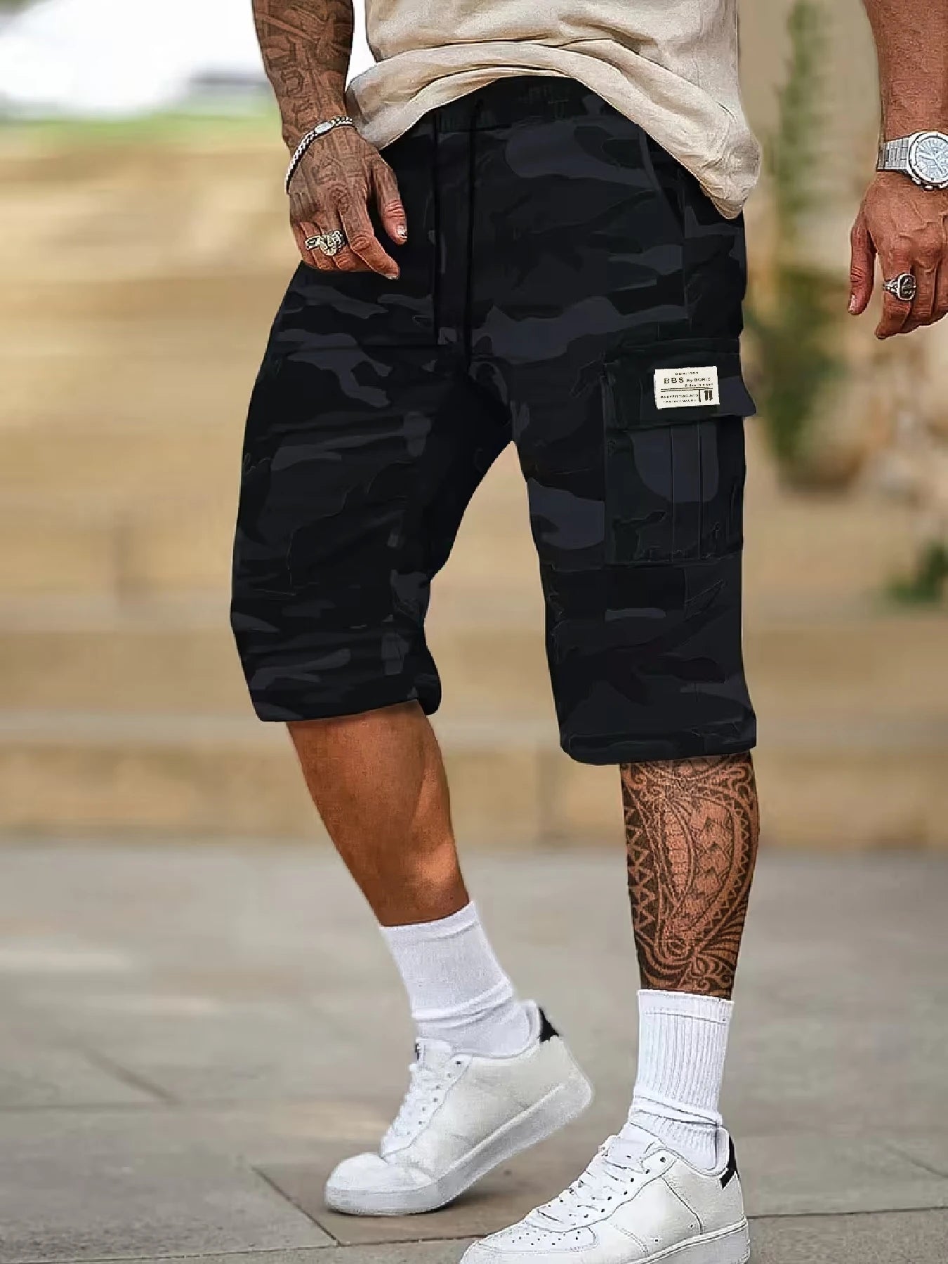 Herren Casual Cargo-Shorts — Allover-Print, nicht dehnbarer Webstoff. Verfügen über einen doppelten elastischen Bund und ein Kordelzug-Design; A
