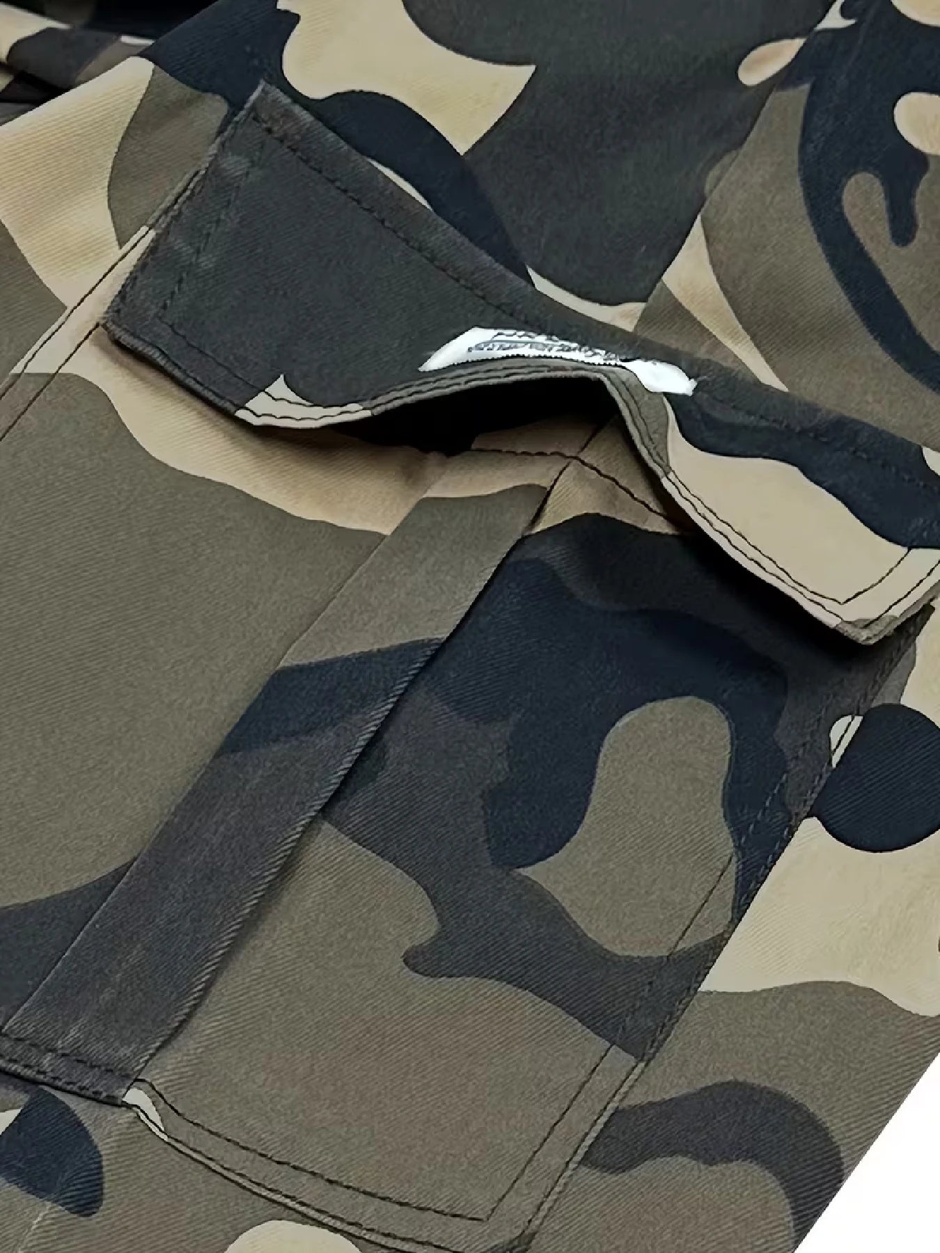 Herren Casual Cargo-Shorts — Allover-Print, nicht dehnbarer Webstoff. Verfügen über einen doppelten elastischen Bund und ein Kordelzug-Design; A
